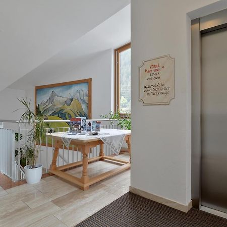 Ferienwohnungen Haus Der Mitte Mayrhofen Exteriör bild